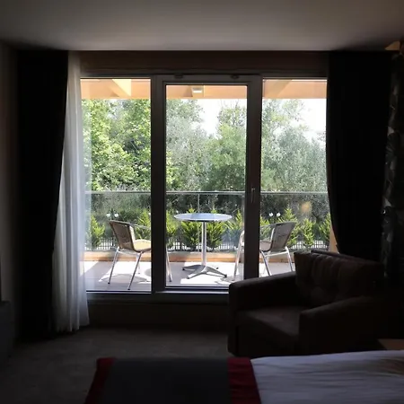 Hotel Ramada By Wyndham Istanbul 4*