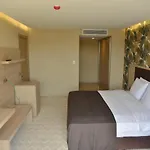 Ramada By Wyndham Istanbul فندق أجفا