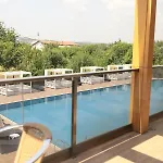 Ramada By Wyndham Istanbul فندق 4*