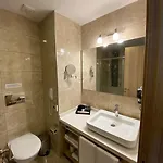 فندق Ramada By Wyndham Istanbul 4*