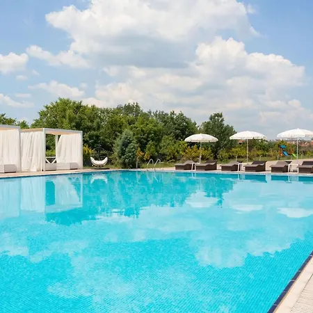 Ramada By Wyndham Istanbul 4*