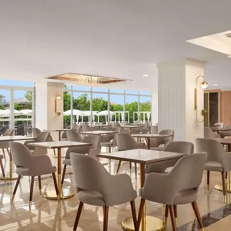 Hotel Ramada By Wyndham Istanbul 4*