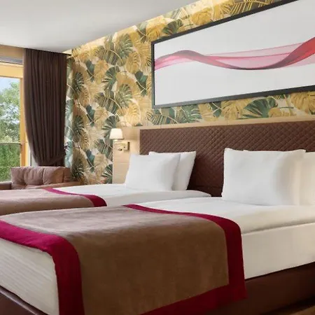 Ramada By Wyndham Istanbul Hotell