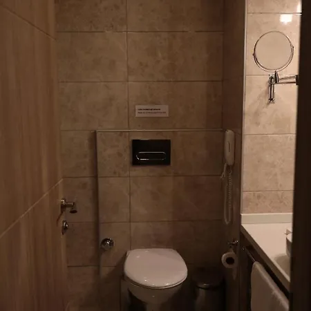 Ramada By Wyndham Istanbul 酒店 4*