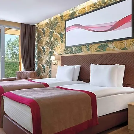 Hotel Ramada By Wyndham Istanbul 4*