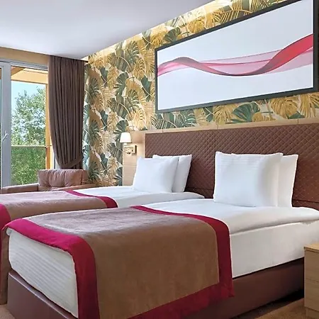 Ramada By Wyndham Istanbul 4*
