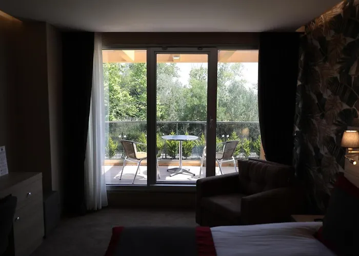 Отель Ramada By Wyndham Istanbul 4*